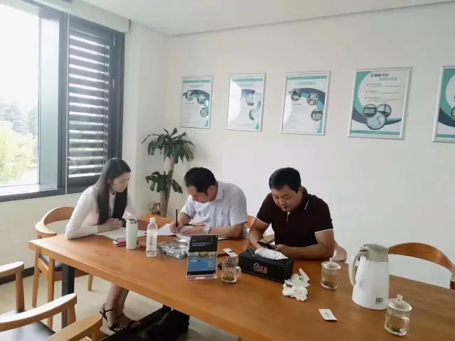 熱烈祝賀姜總、胡總簽約創(chuàng)綠家河南省市級代理！