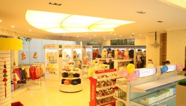 剛開業(yè)四個月的小店關(guān)門歇業(yè)，原因有兩點：一是甲醛超標了5倍多，二是老板娘因此流產(chǎn)了……