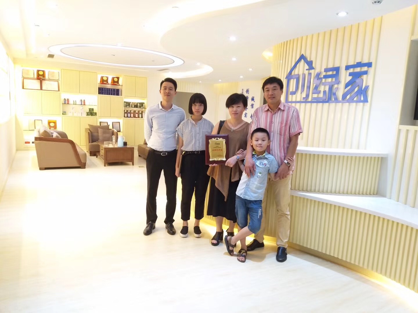 熱烈祝賀張總簽約創(chuàng)綠家泉州市區(qū)級代理！