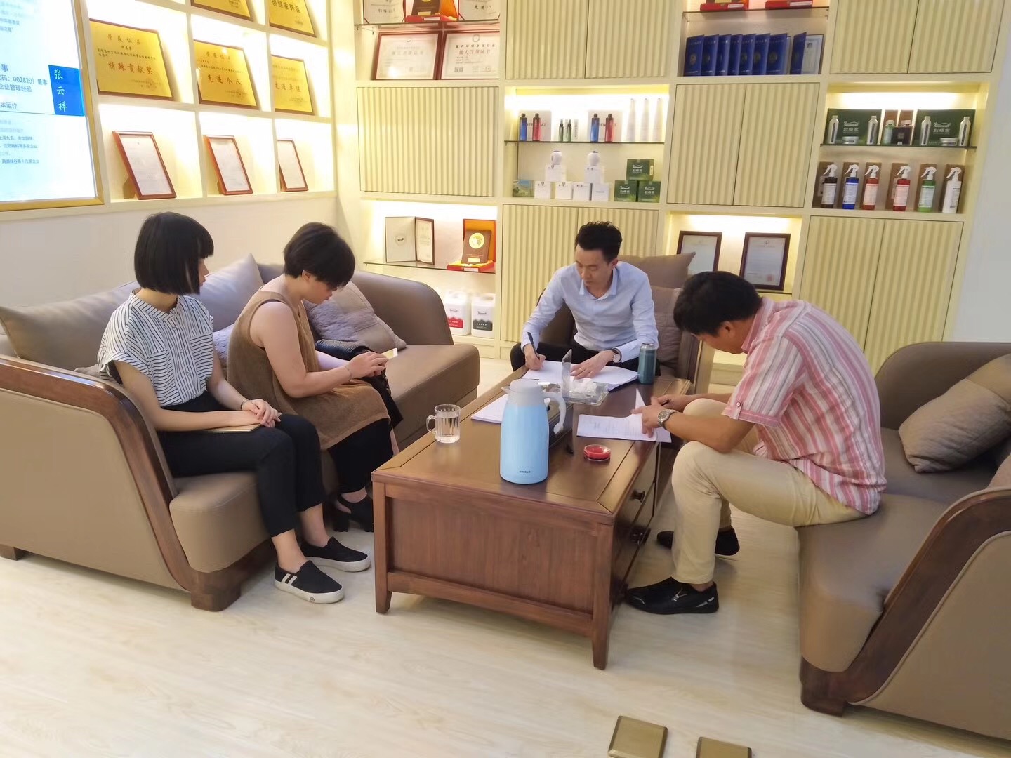 熱烈祝賀張總簽約創(chuàng)綠家泉州市區(qū)級代理！