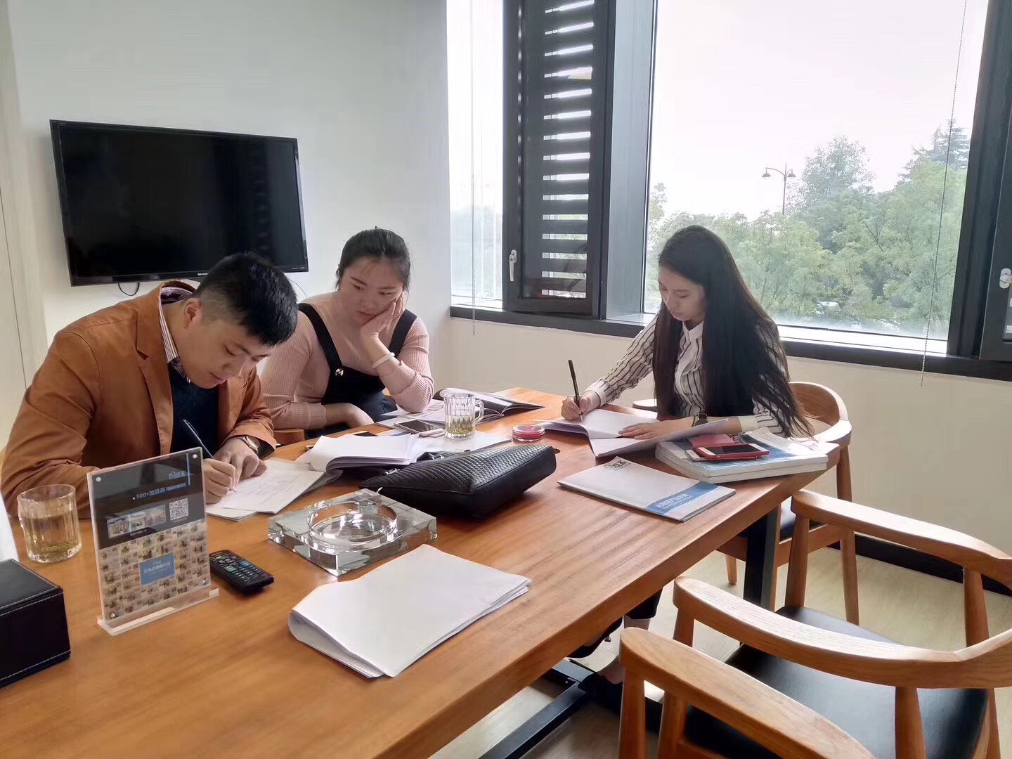 熱烈祝賀蔣總簽約創(chuàng)綠家江蘇省市級(jí)代理！