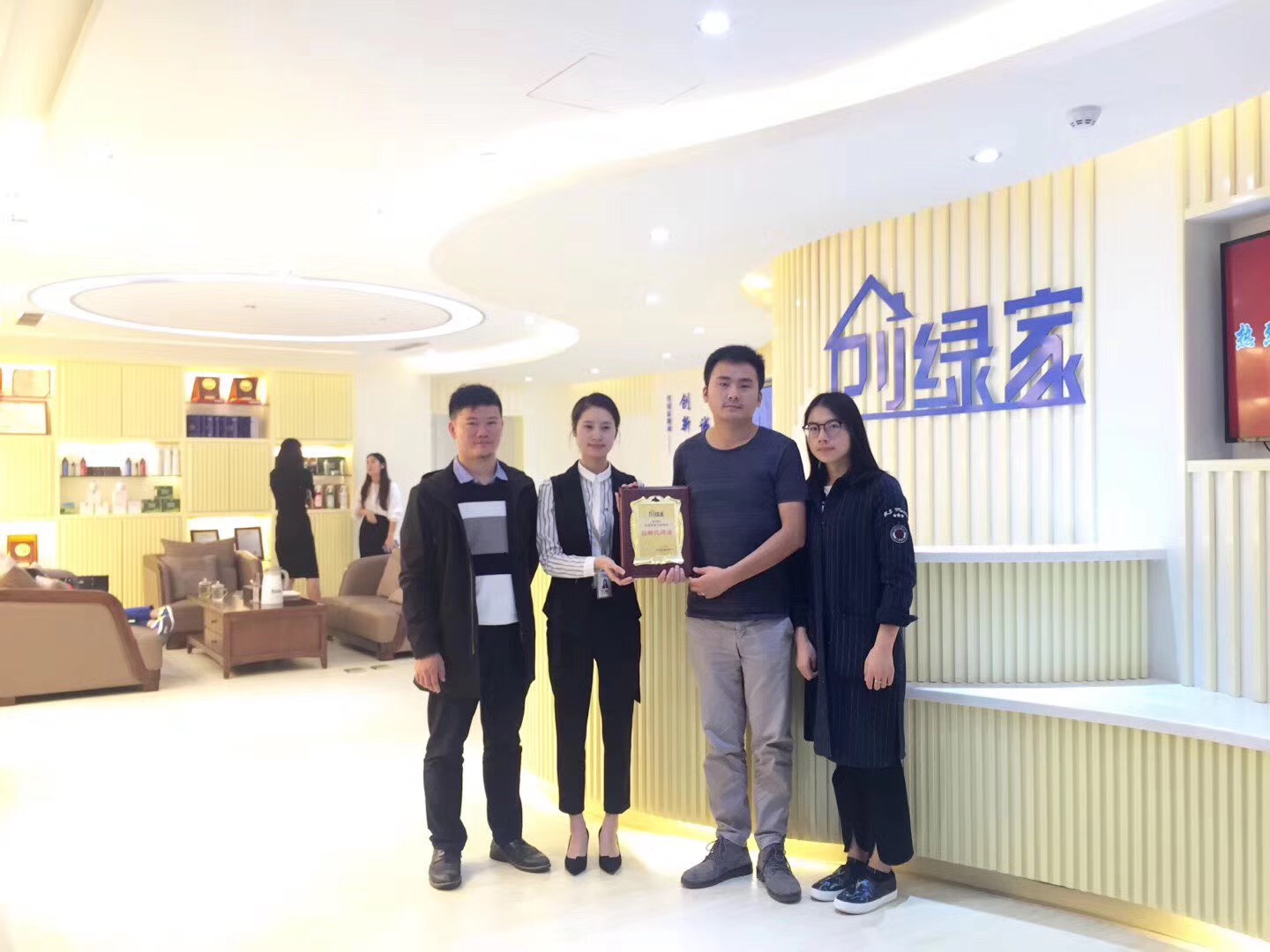 熱烈祝賀余總簽約創(chuàng)綠家江蘇省縣級市代理！