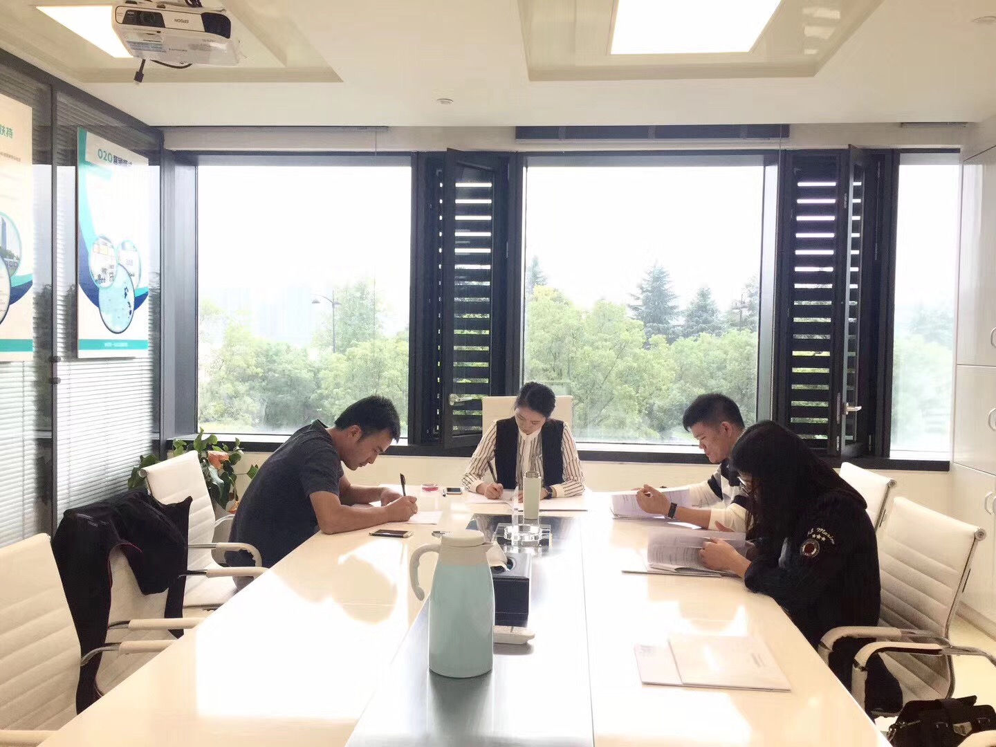 熱烈祝賀余總簽約創(chuàng)綠家江蘇省縣級市代理！