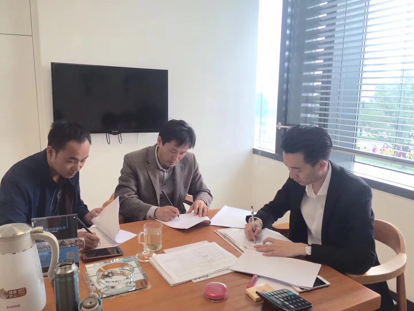 熱烈祝賀王總、葛總簽約創(chuàng)綠家蘇州市區(qū)級代理！