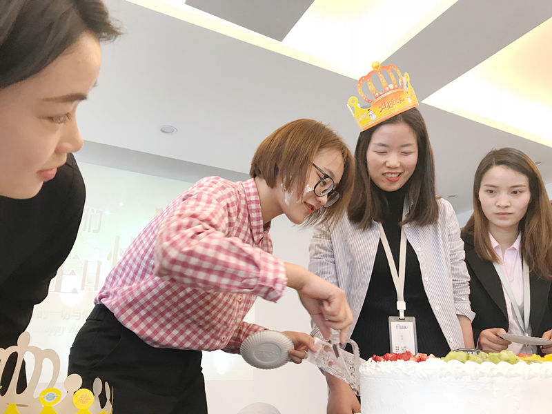 【4月生日會(huì)】業(yè)務(wù)很硬核，而我們只是甜美小公舉