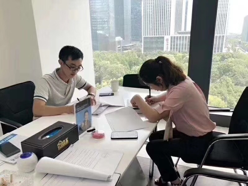 熱烈祝賀周總簽約創(chuàng)綠家重慶市區(qū)級代理！