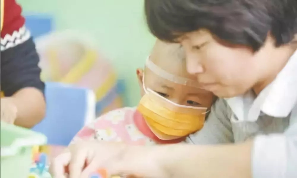4歲男孩和媽媽辦“婚禮”，真相令人淚崩！