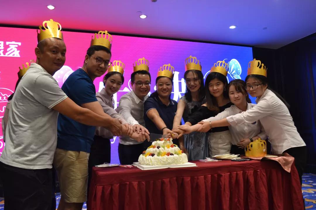 創(chuàng)綠家環(huán)保2018年中工作會議暨5周年慶典圓滿結(jié)束！