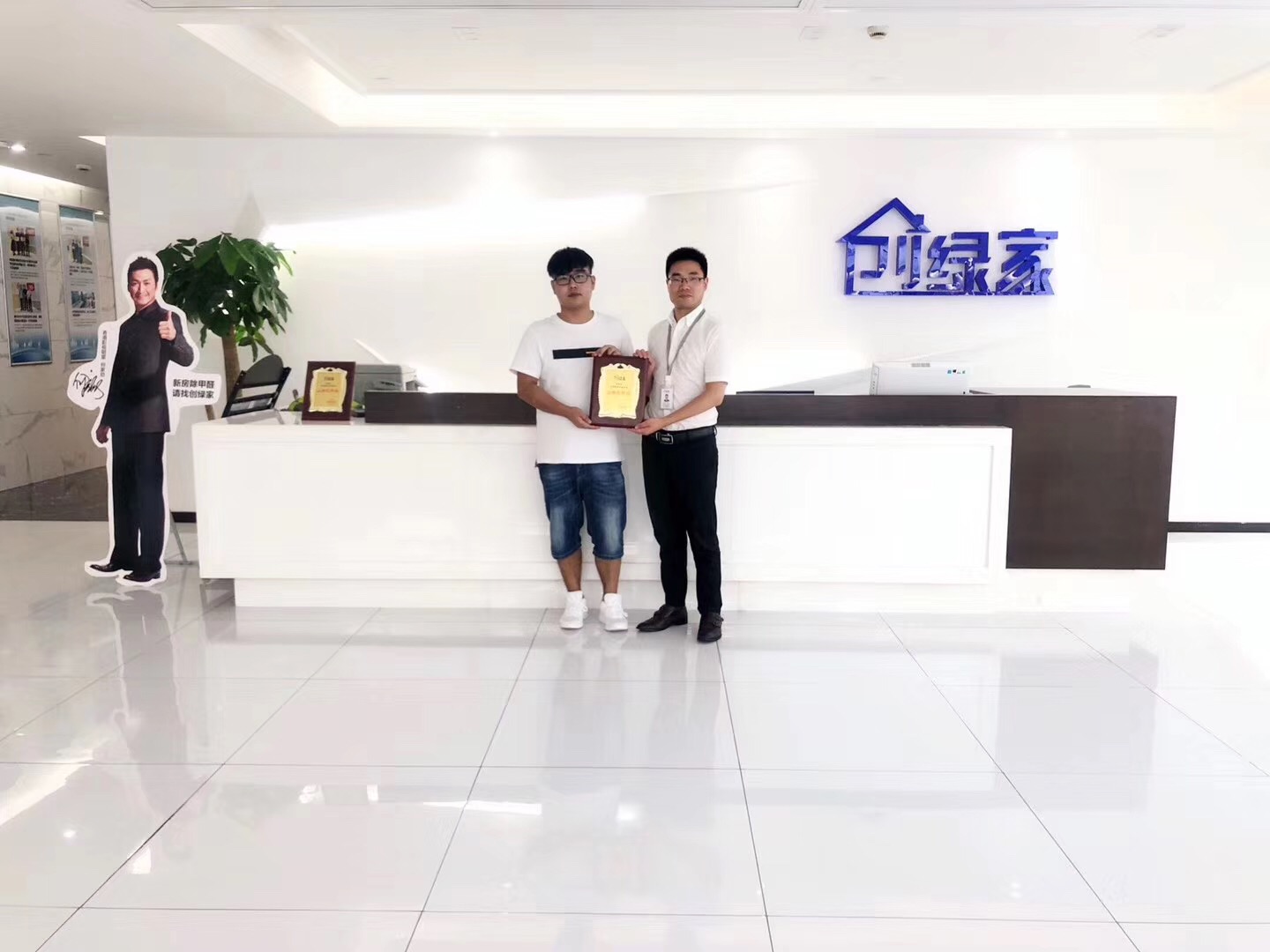 熱烈祝賀王總簽約創(chuàng)綠家福州市區(qū)級代理！