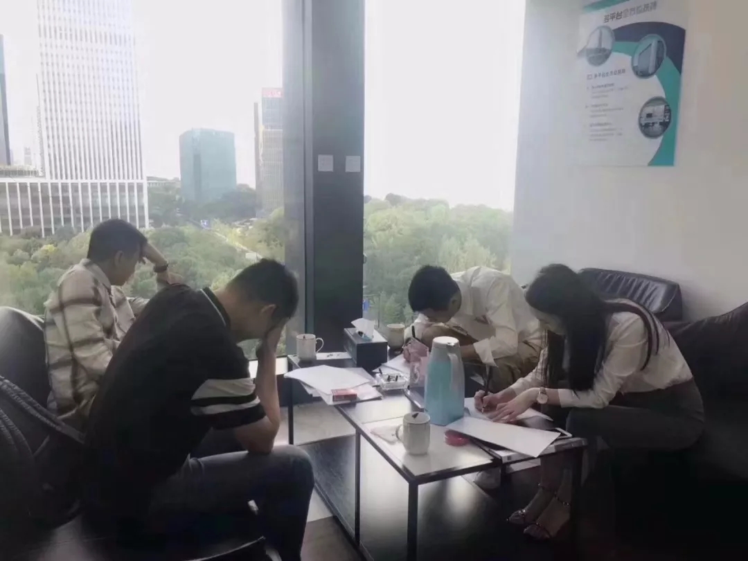 熱烈祝賀馮總、李總、龔總簽約創(chuàng)綠家清遠(yuǎn)市區(qū)級(jí)代理！