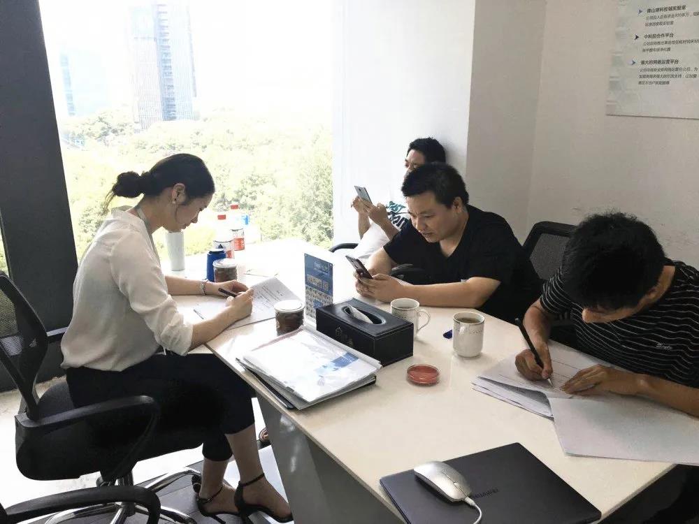 熱烈祝賀余總曾總簽約創(chuàng)綠家浙江省衢州市區(qū)級代理！