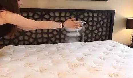 南京美女睡了10年的床墊，掀開后把全家人都嚇傻了……